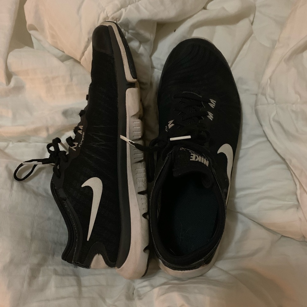 Women’s Nike Tennis Shoes/Sneakers